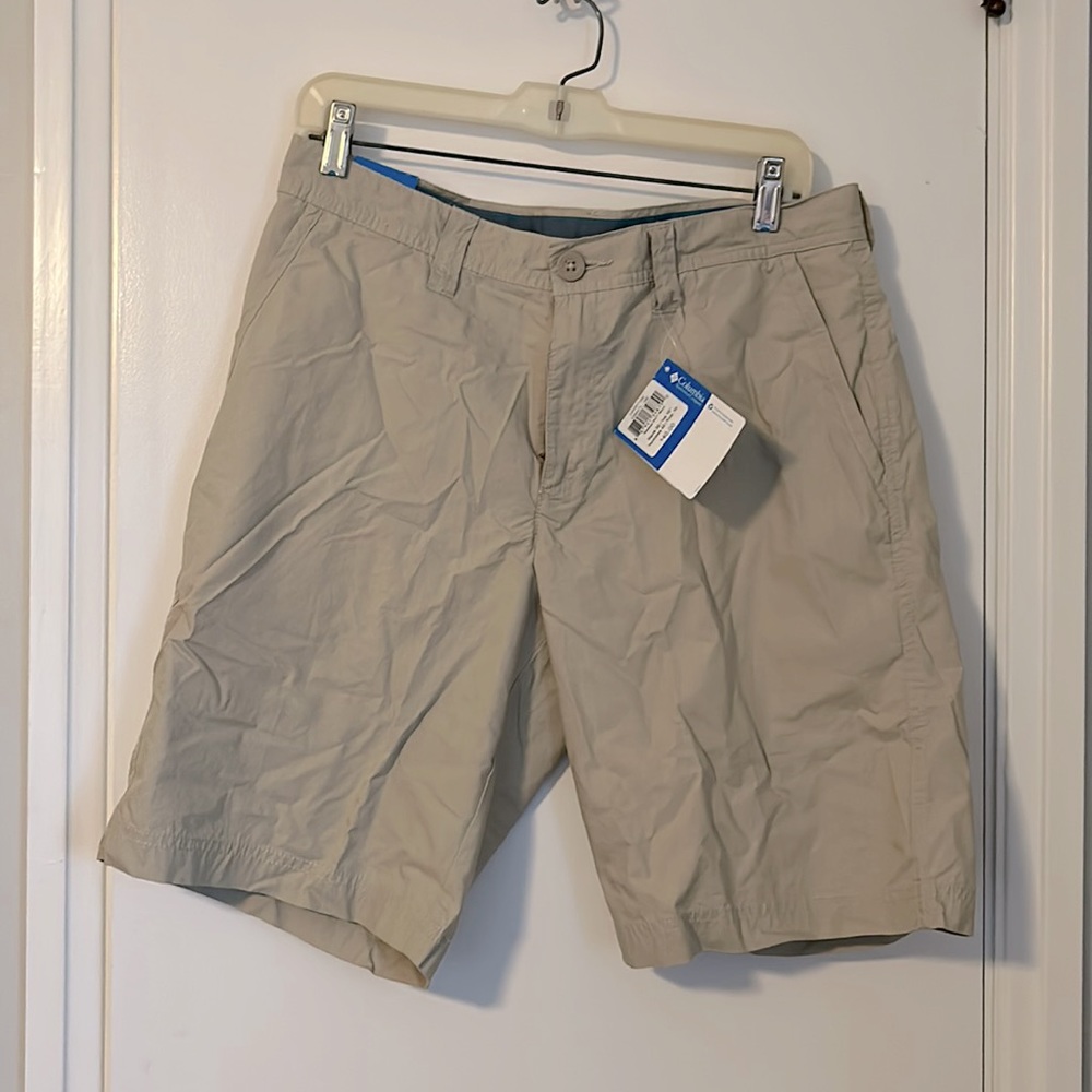 NWT Men’s Columbia shorts, 32 waist, 10” inseam.